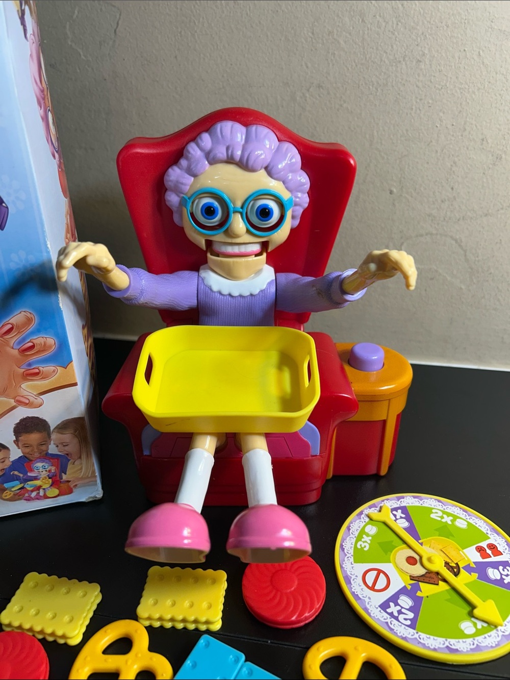 Greedy Granny by Goliath Game Complete. - Picture 2 of 8